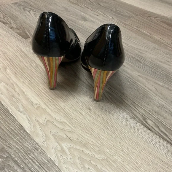 Zinda Patent Pumps with fun detail heels, size 7 - Picture 3 of 5